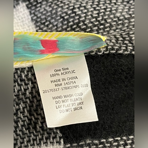 Viv & Lou buffalo plaid black and white infinity scarf. Excellent used condition - Picture 6 of 6